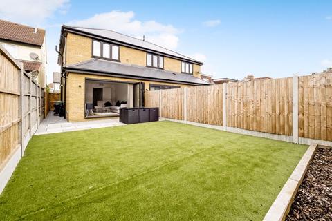 43 Birkbeck Road, Romford, RM7 0QR