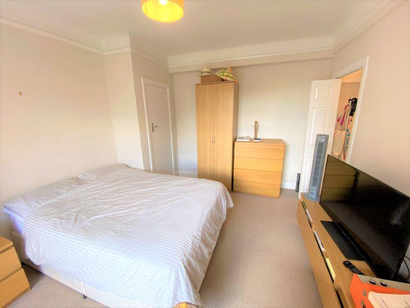Du Cane Court Balham High Road Balham SW17 7JD Studio £1,049 pcm (£