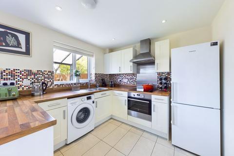12 Sunliner Way, South Ockendon, RM15 5FS