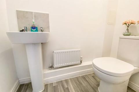 12 Sunliner Way, South Ockendon, RM15 5FS