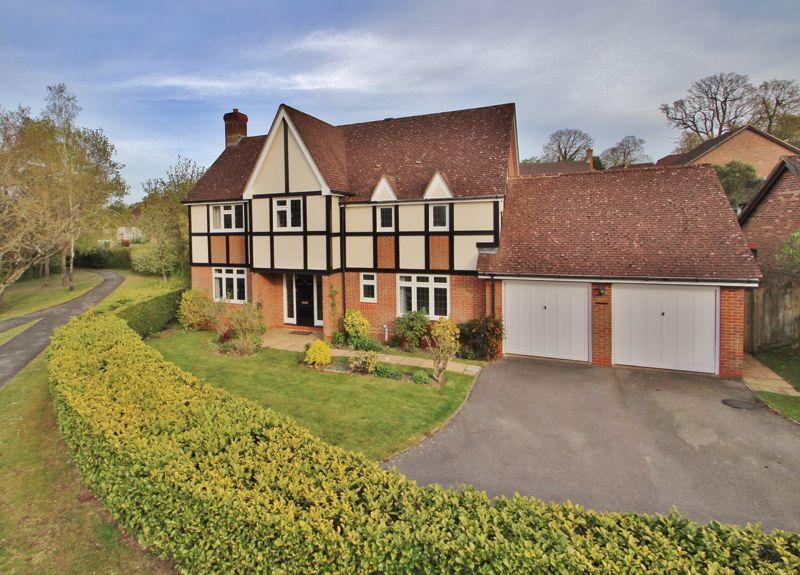 Baldock Road, Castle Park, Wadhurst 5 bed detached house £850,000