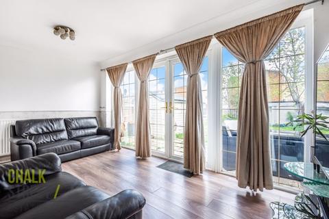 69 Waverley Crescent, Romford, RM3 8AJ