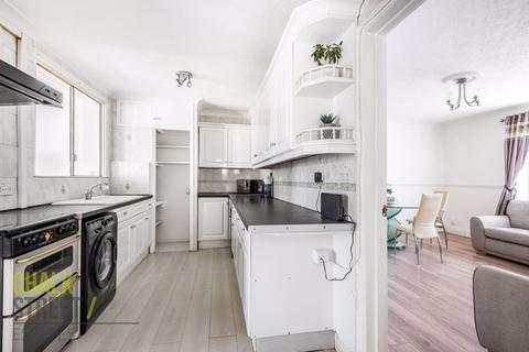 69 Waverley Crescent, Romford, RM3 8AJ