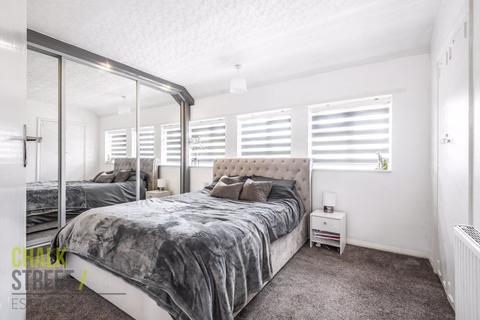 69 Waverley Crescent, Romford, RM3 8AJ