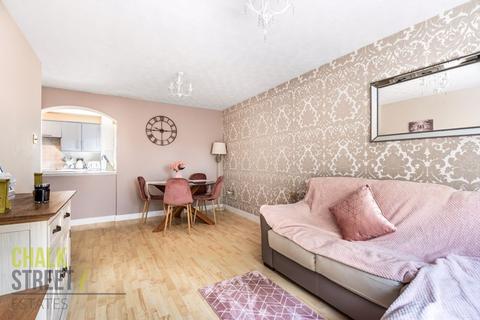 173 Latimer Drive, Hornchurch, RM12 6TN