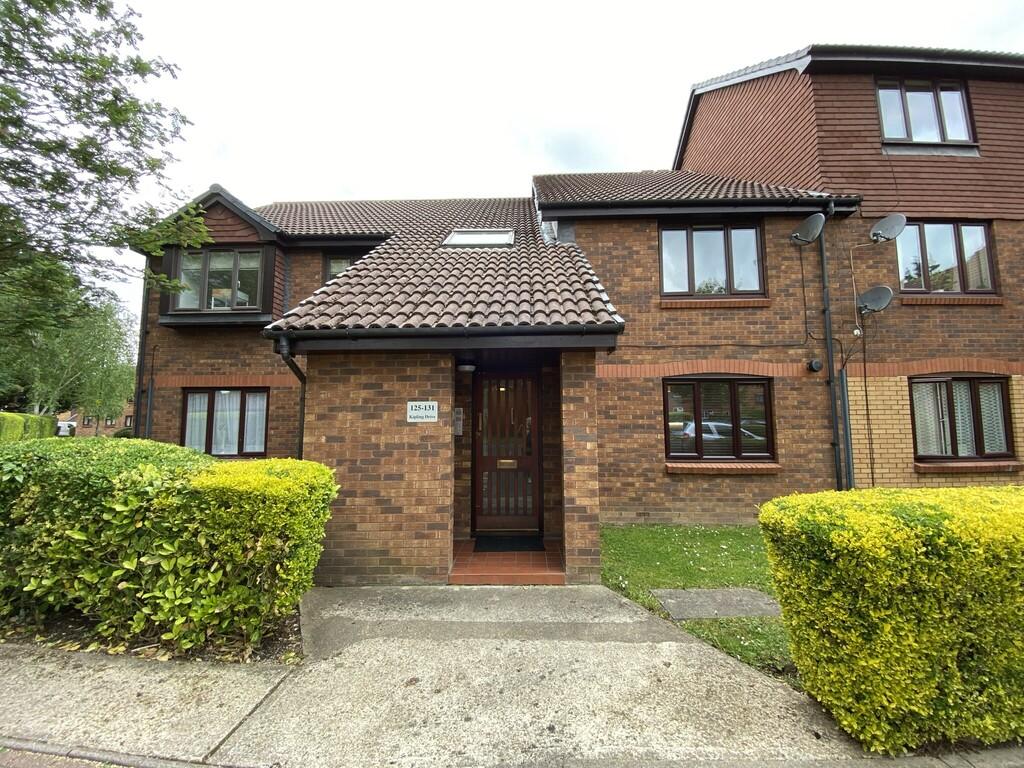 Kipling Drive, South Wimbledon, London SW19 1TN 1 bed ground floor flat