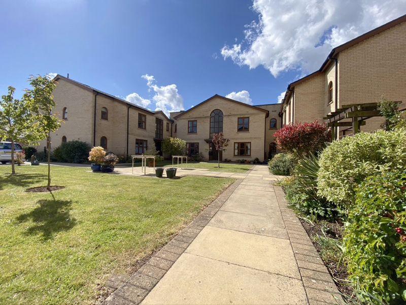Parsonage Court, Taunton 2 bed apartment £130,000