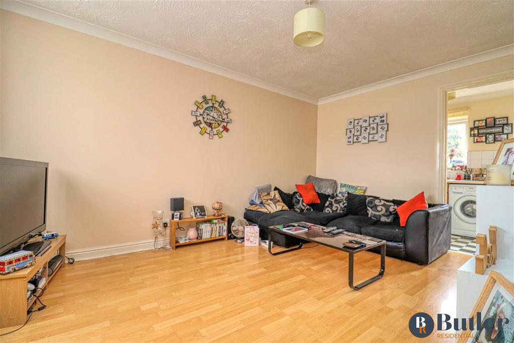 Hayfield, Stevenage 2 bed semidetached house £210,000