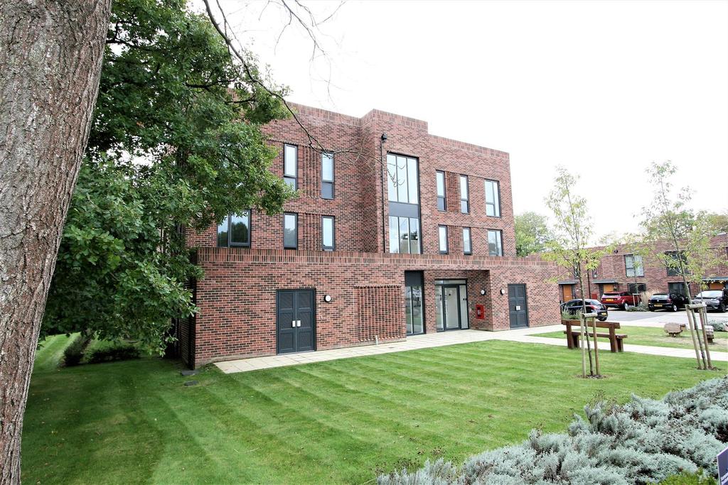 Barnes Wallis Way, Bricket Wood, St. Albans 2 bed flat £1,400 pcm (£