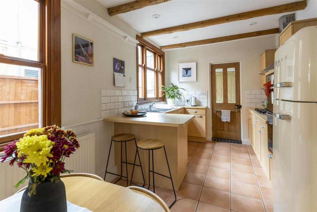 Fitted kitchen / diner