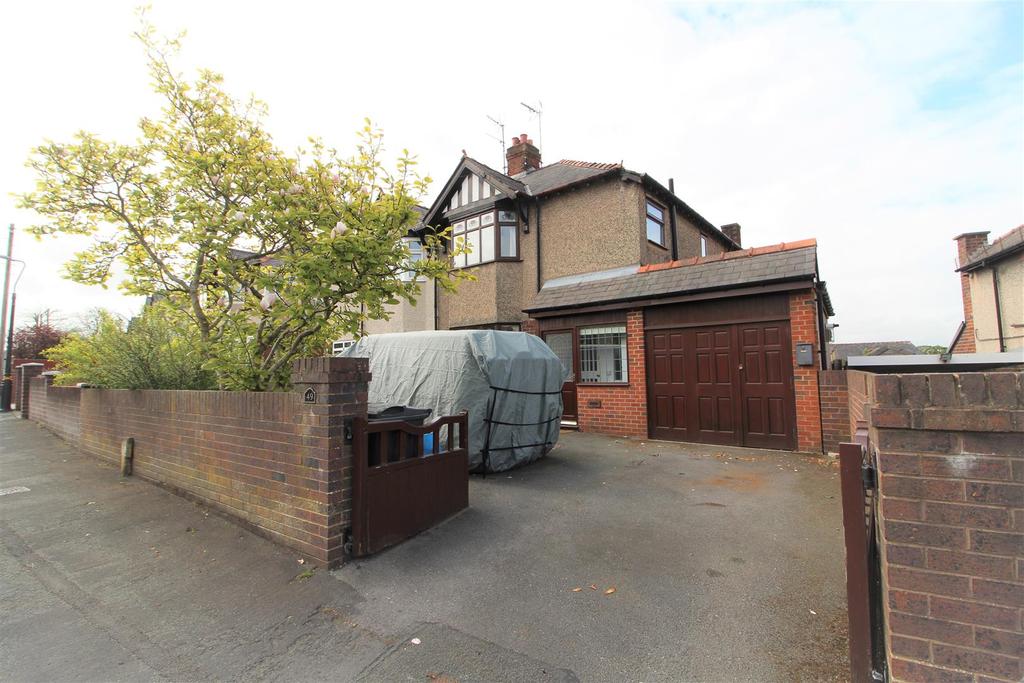 Sandway Road, Wrexham 3 bed semidetached house £240,000