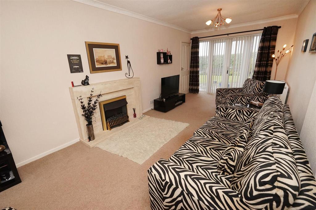 Eskdale Avenue, Blackrod, Bolton 3 bed semidetached house £250,000