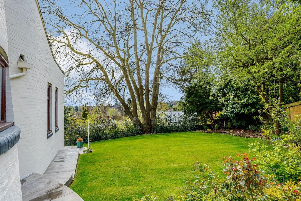 8461713-exterior31.jpg