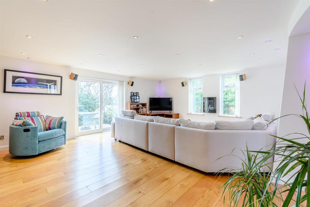 8461713-interior41.jpg