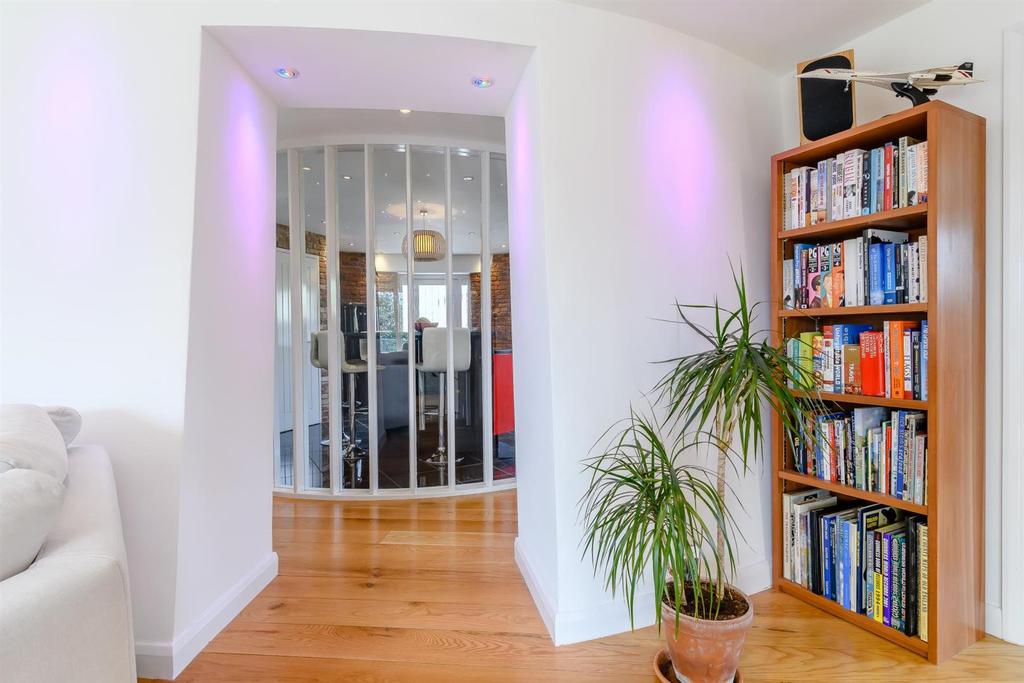 8461713-interior35.jpg