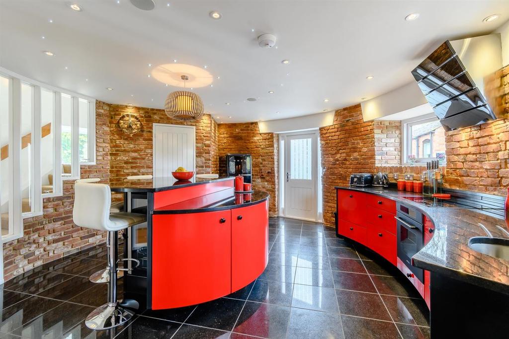 8461713-interior24.jpg