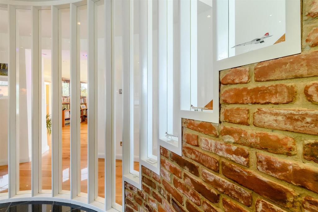 8461713-interior32.jpg