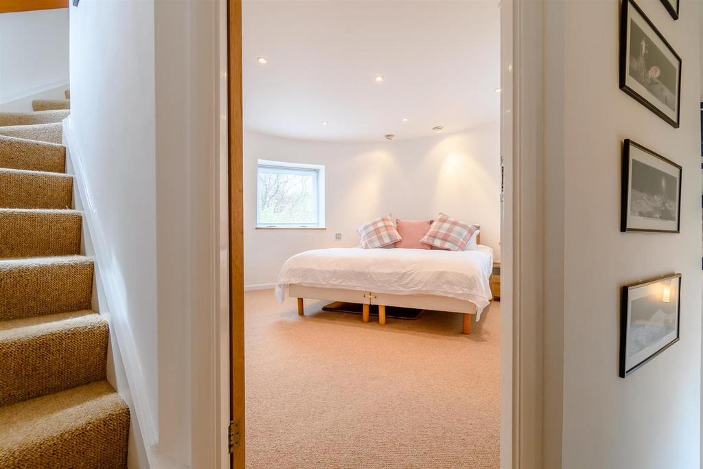 8461713-interior16.jpg