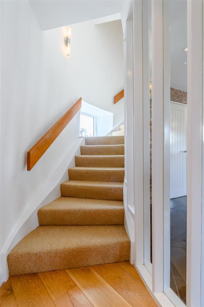 8461713-interior44.jpg