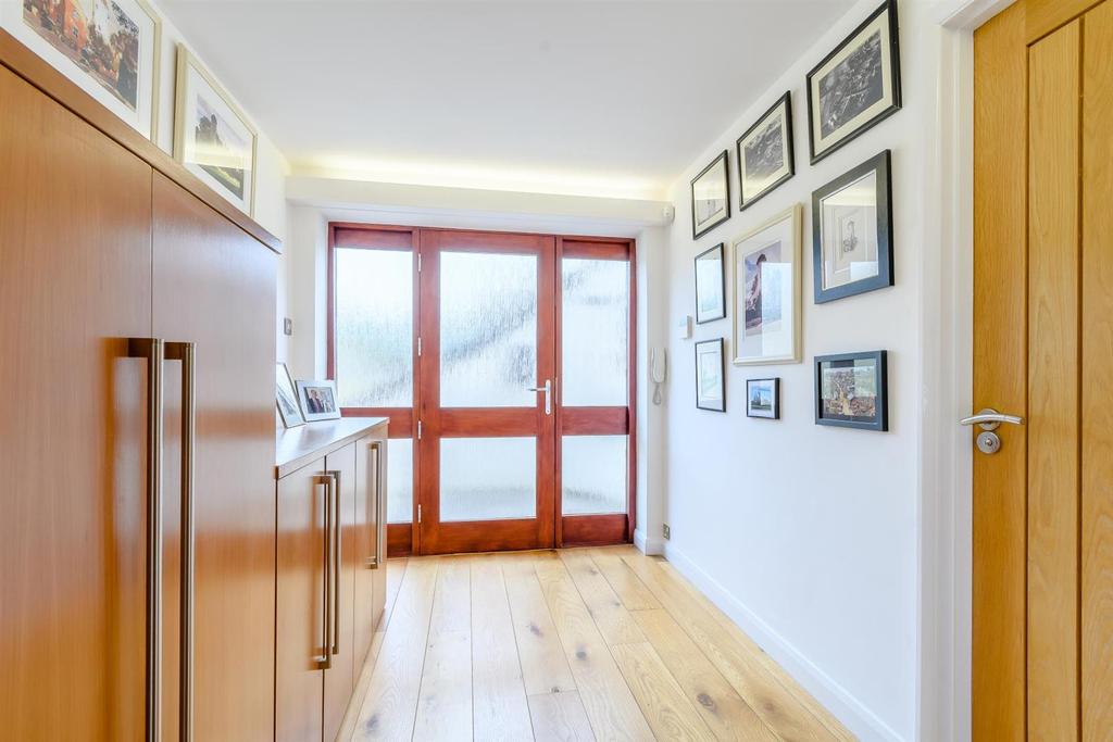 8461713-interior47.jpg