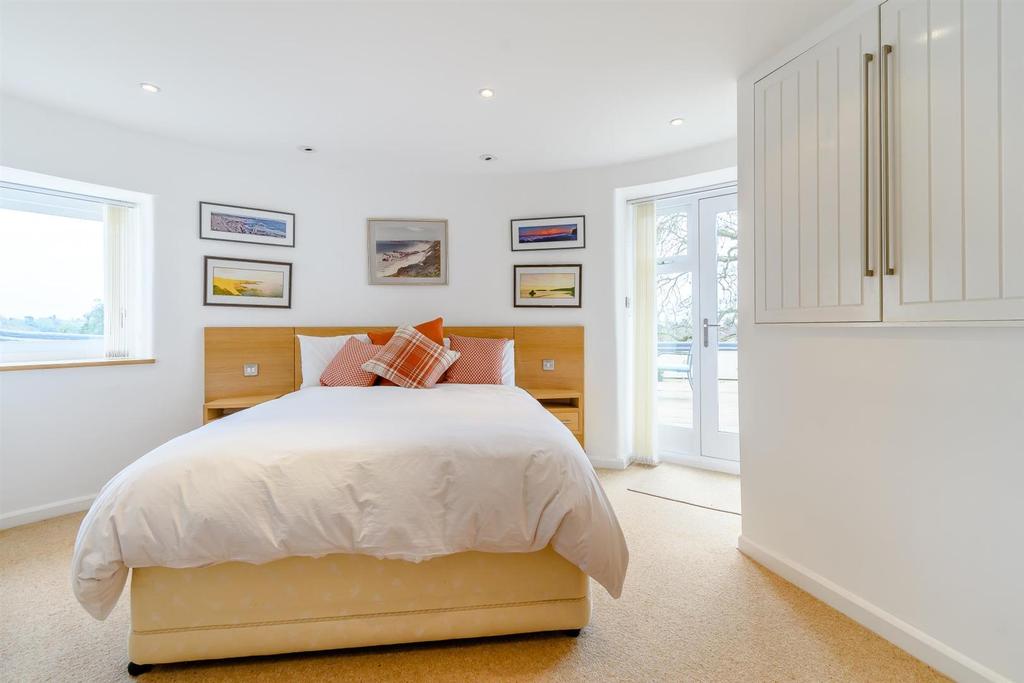 8461713-interior17.jpg