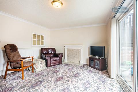 136 Erskine Crescent, Sheffield, S2 3LR