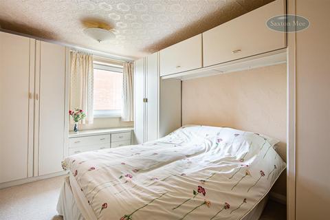 136 Erskine Crescent, Sheffield, S2 3LR