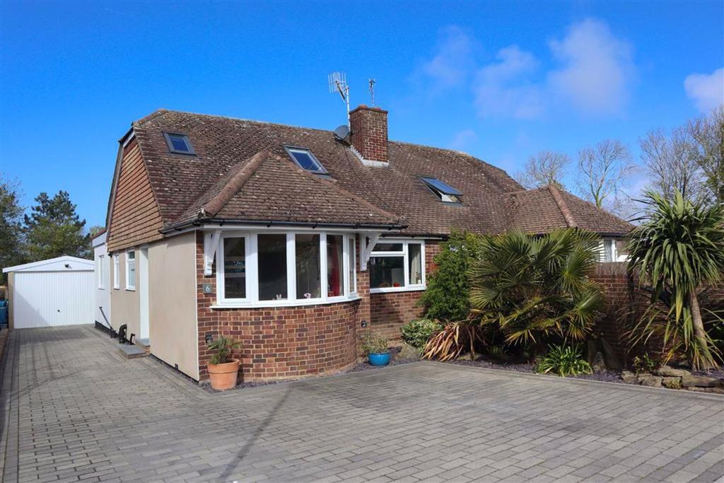 Dymchurch Close, Seaford, East Sussex 4 bed semidetached bungalow £