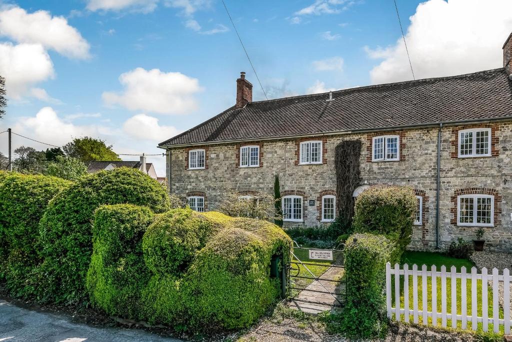 Upton Lovell, Wylye Valley 2 bed end of terrace house £475,000