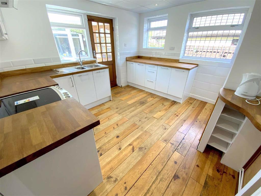 Thirkleby Crescent, Grimsby, North East Lincolnshire 3 bed detached