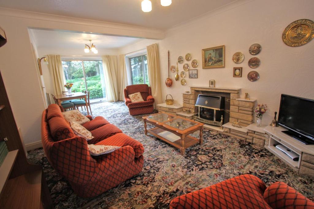 Sitting/dining room