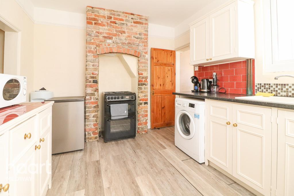 Cookham Hill, Rochester 2 bed end of terrace house £240,000