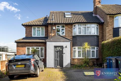 3 bedroom flat to rent, Brunswick Park Road, New Southgate, London, N11