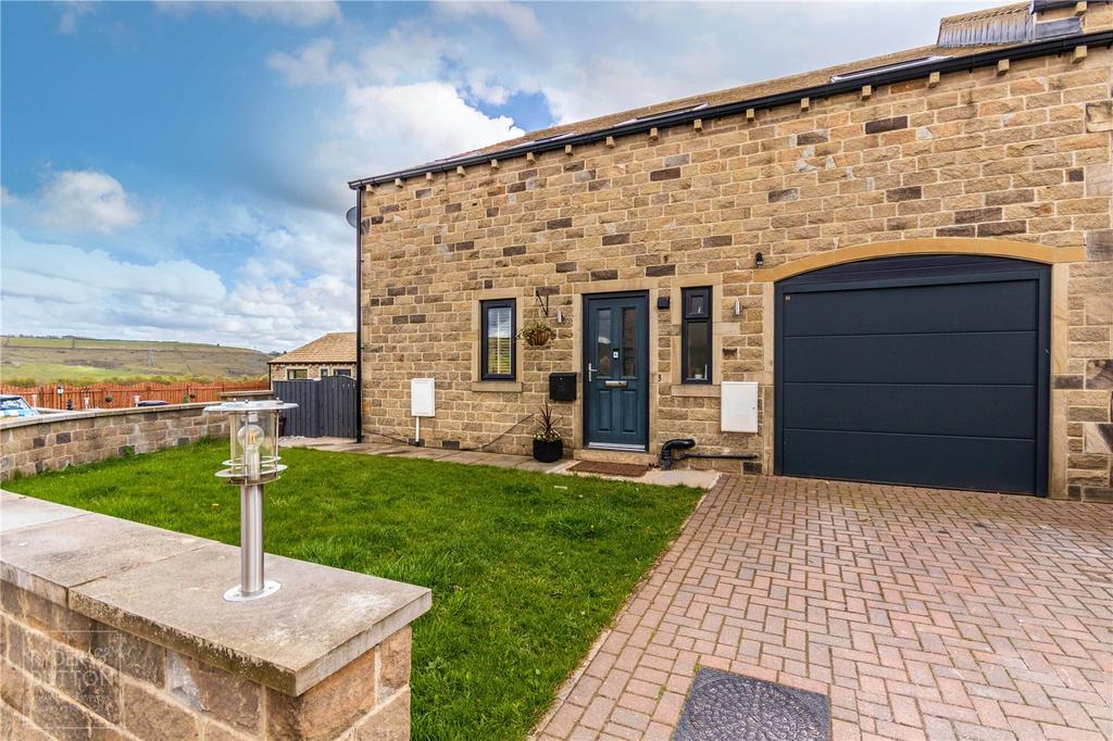 School Lane, Bradshaw, HALIFAX, West... 4 bed end of terrace house £