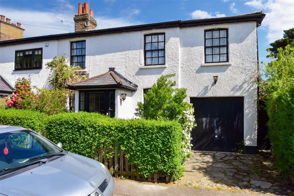 Baldwins Hill, Loughton, Essex 3 bed semidetached house £700,000