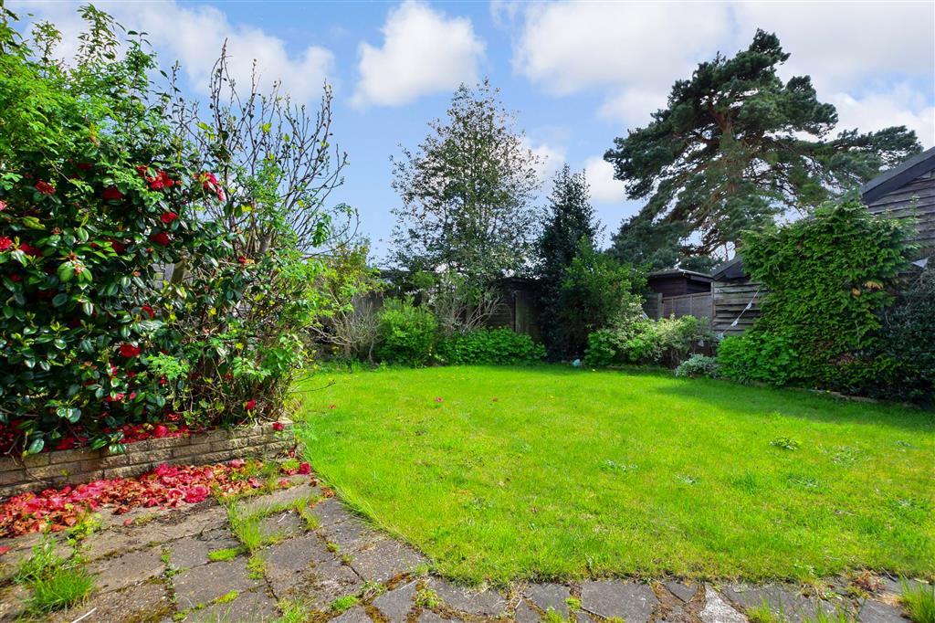 Baldwins Hill, Loughton, Essex 3 bed semidetached house £700,000