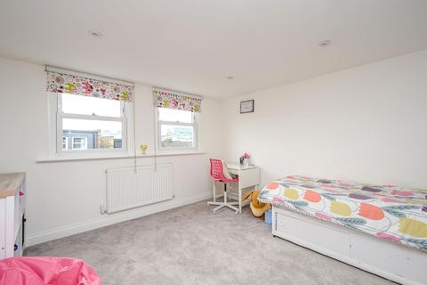 22 East Road, Kingston Upon Thames, KT2 6EL