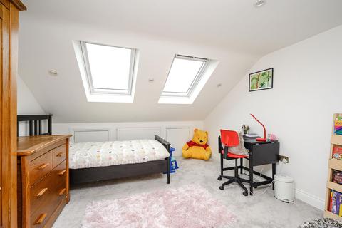 22 East Road, Kingston Upon Thames, KT2 6EL