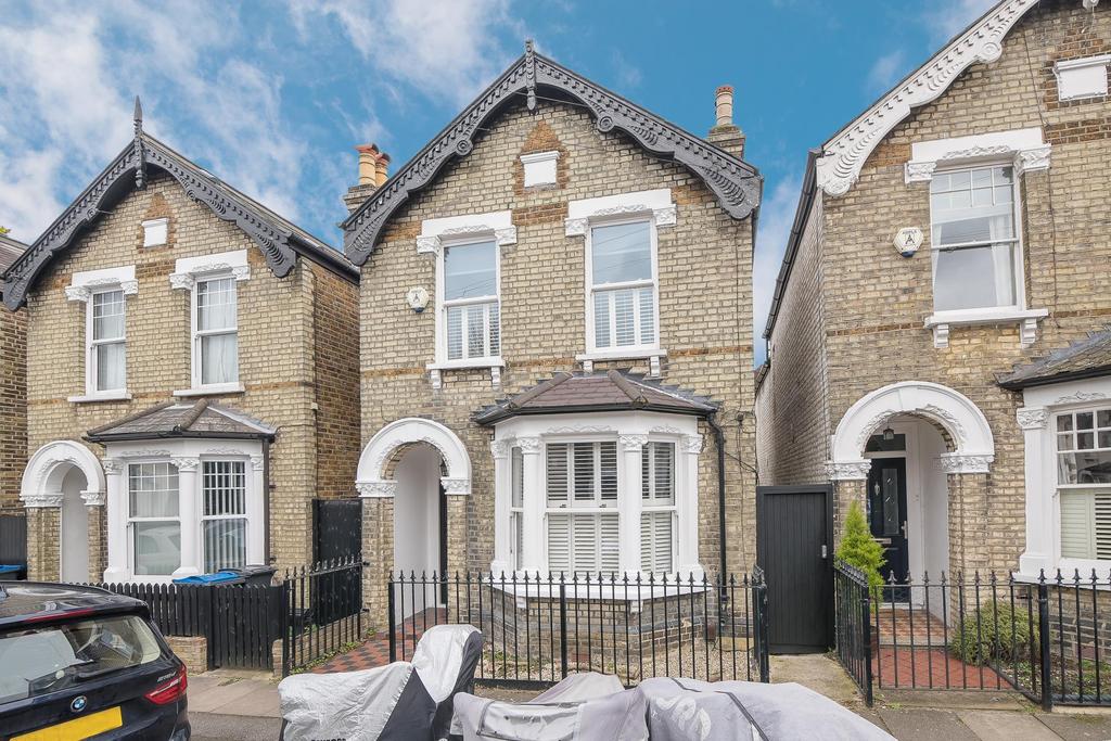 Caversham Road, Kingston upon Thames... 3 bed detached house £825,000