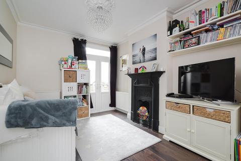 28 Caversham Road, Kingston Upon Thames, KT1 2PX