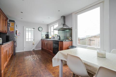 28 Caversham Road, Kingston Upon Thames, KT1 2PX
