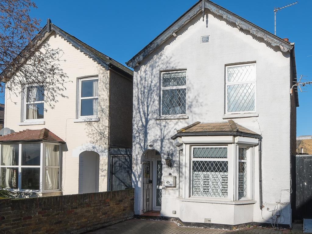 Kings Road, Kingston upon Thames, KT2 3 bed detached house £850,000