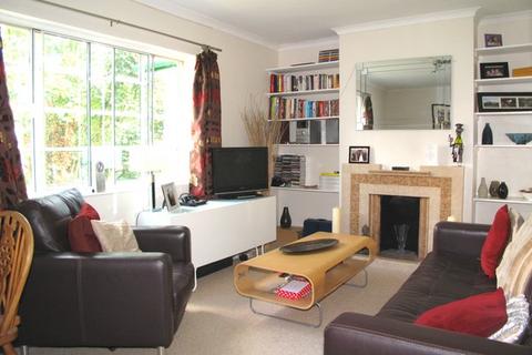 20 Conifers Close, Teddington, TW11 9JG