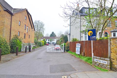 20 Conifers Close, Teddington, TW11 9JG