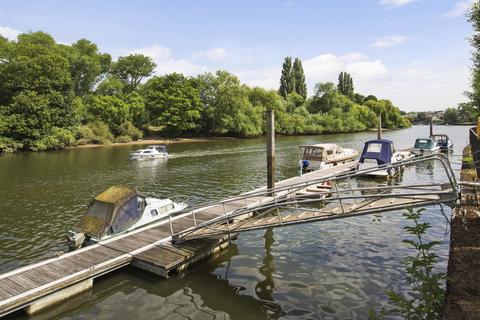 32 Mallard Place, Twickenham, TW1 4SR