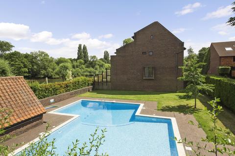 32 Mallard Place, Twickenham, TW1 4SR