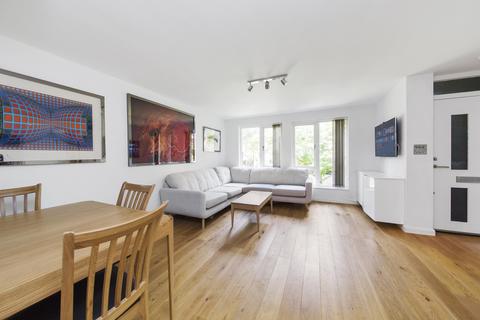 32 Mallard Place, Twickenham, TW1 4SR