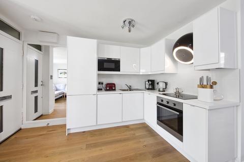 32 Mallard Place, Twickenham, TW1 4SR