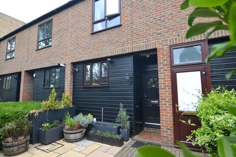 3 Sycamore Way, Teddington, TW11 9QQ