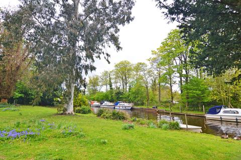 3 Sycamore Way, Teddington, TW11 9QQ